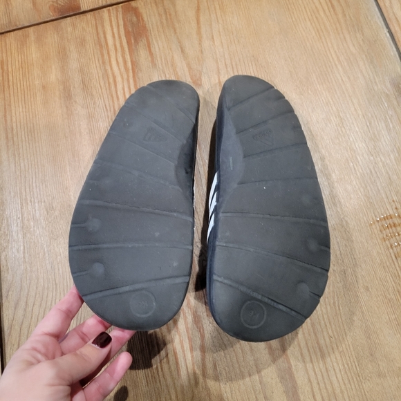 Adidas shower slides Kids 6/ W8 - Picture 4 of 4